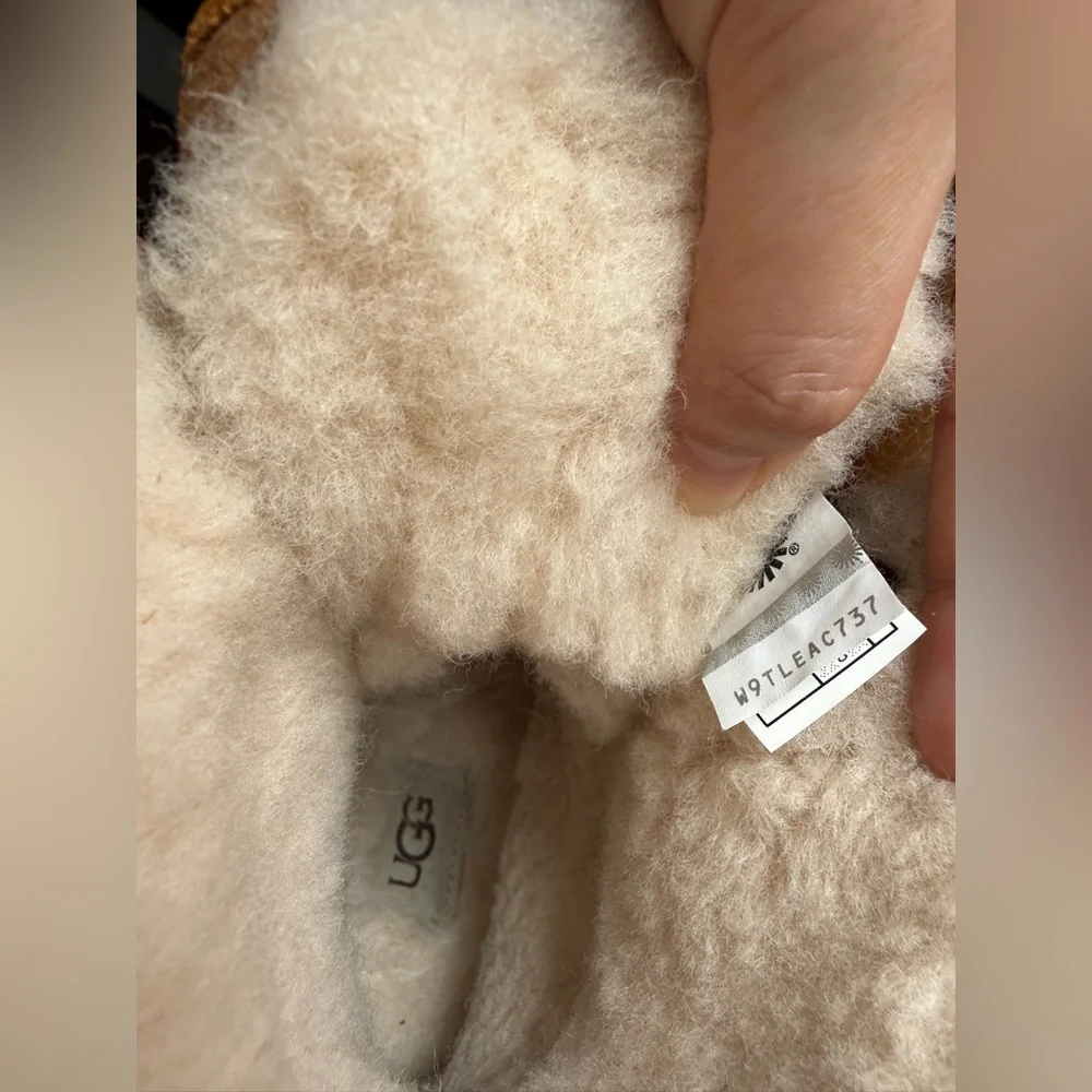 UGG Adirondack III Tan and Black Waterproof Boots - Picture 6 of 7